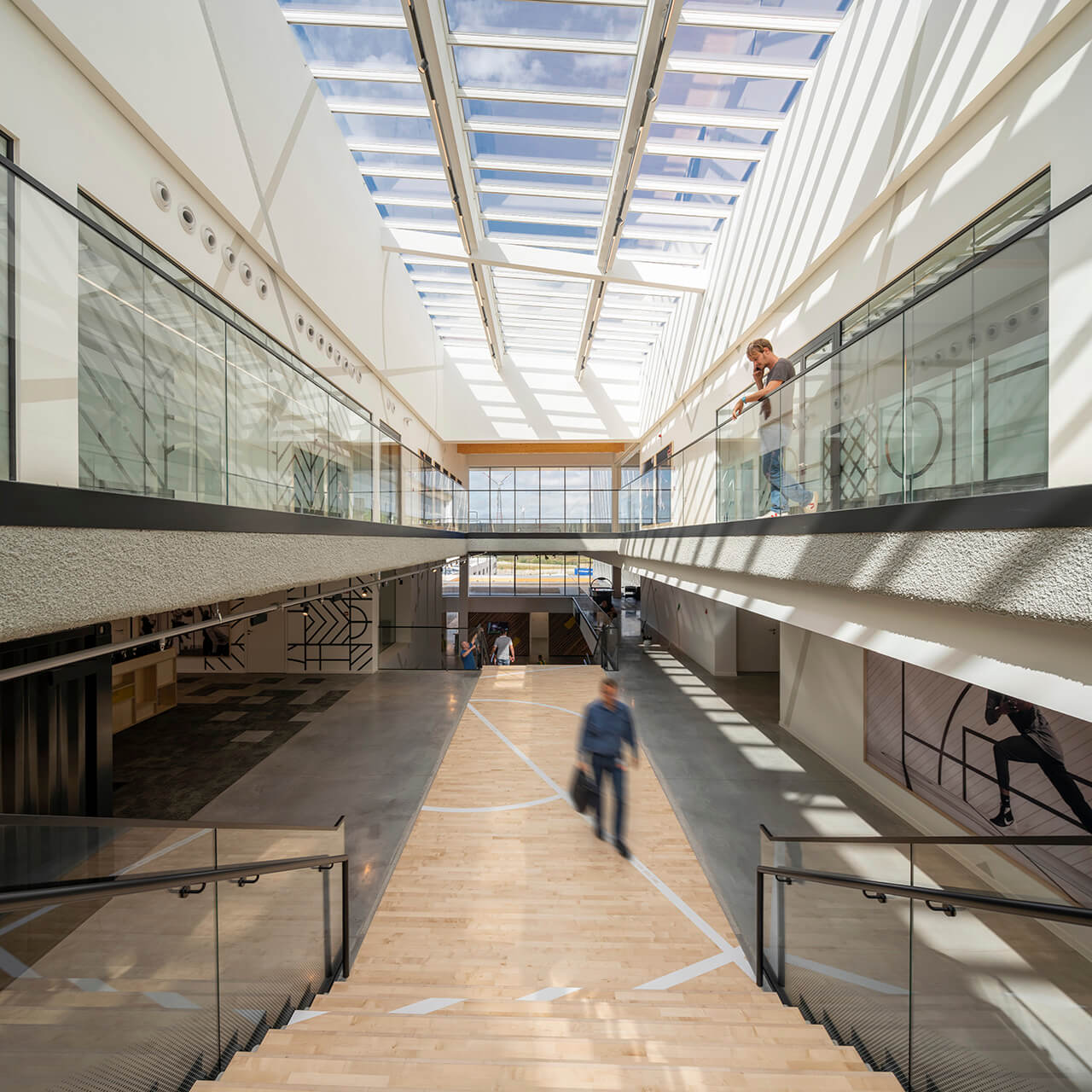 Installation des verrières modulaires dans un bâtiment de bureaux
